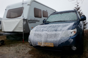 Bijzondere vormen van &#039;winterkamperen &#039; 31 januari 2016 in Montchavin , Savois.